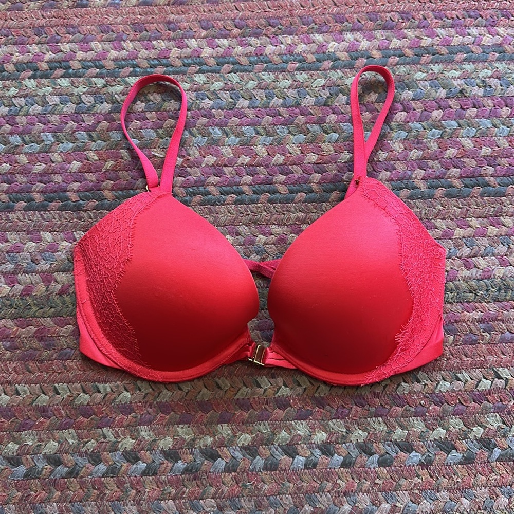 VICTORIAS SECRET RED VERY SEXY PUSH UP STRAPPY BACK